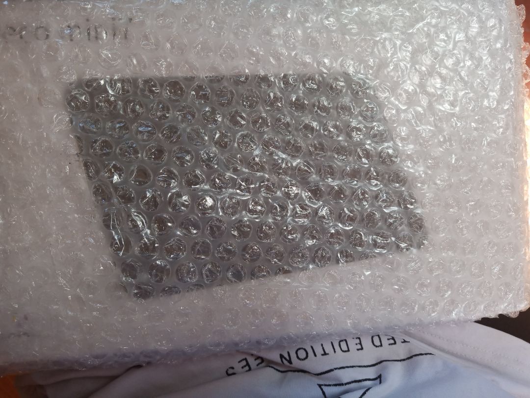 Giao hàng nhanh, sản phẩm xịn và mới chưa bóc seal, bút nhạy và nhanh.