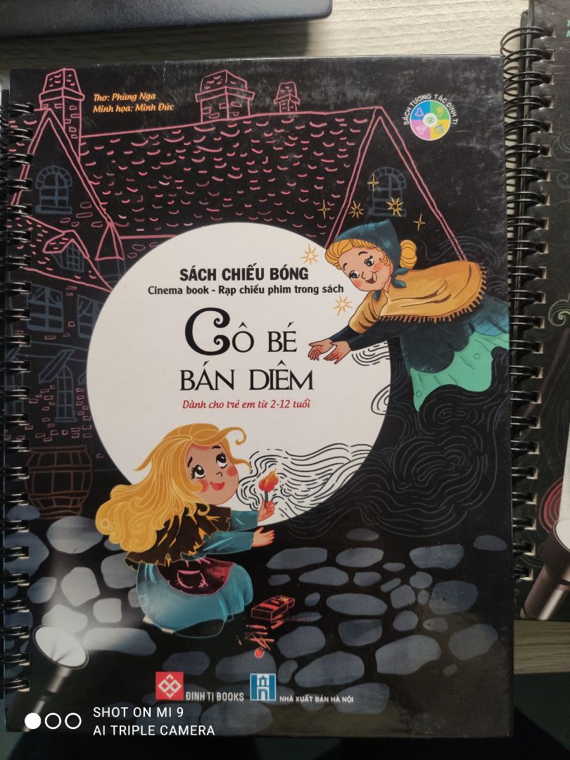 sản phẩm rất cũ đã bị trầy xước rất nhiều, như đã được sử dụng rất lâu rồi