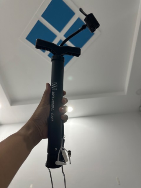 Rất oke, nhỏ gọn, lốp 28x2.0 chỉ nhấp 70 cái là căng lun 😻😻😻