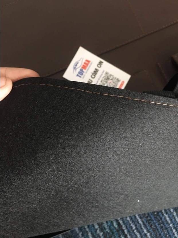 Nhận được hàng vài bữa rồi giờ mới có thời gian đánh giá cho shop. Mình đổi màu nhưng shop vẫn vui vẻ đồng ý :3 chất lượng da của sản phẩm ổn, không có mùi hôi nồng. Túi dễ lắp lên ghế và dễ dàng cố định chắc chắn, túi chông được nước mà ngăn điện thoại hơi nhỏ nên mình không để được.