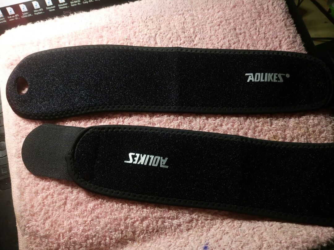 đeo thoải mái
cuốn tạ hay bên tay không làm đau lòng bàn tay
tuy nhiên tại vì không có các lỗ nhỏ thông hơi (loại găng mình mua trước đây có lỗ thông hơi) nên đeo lâu hơi nực bàn tay xíu. nhưng không thành vấn đề ?