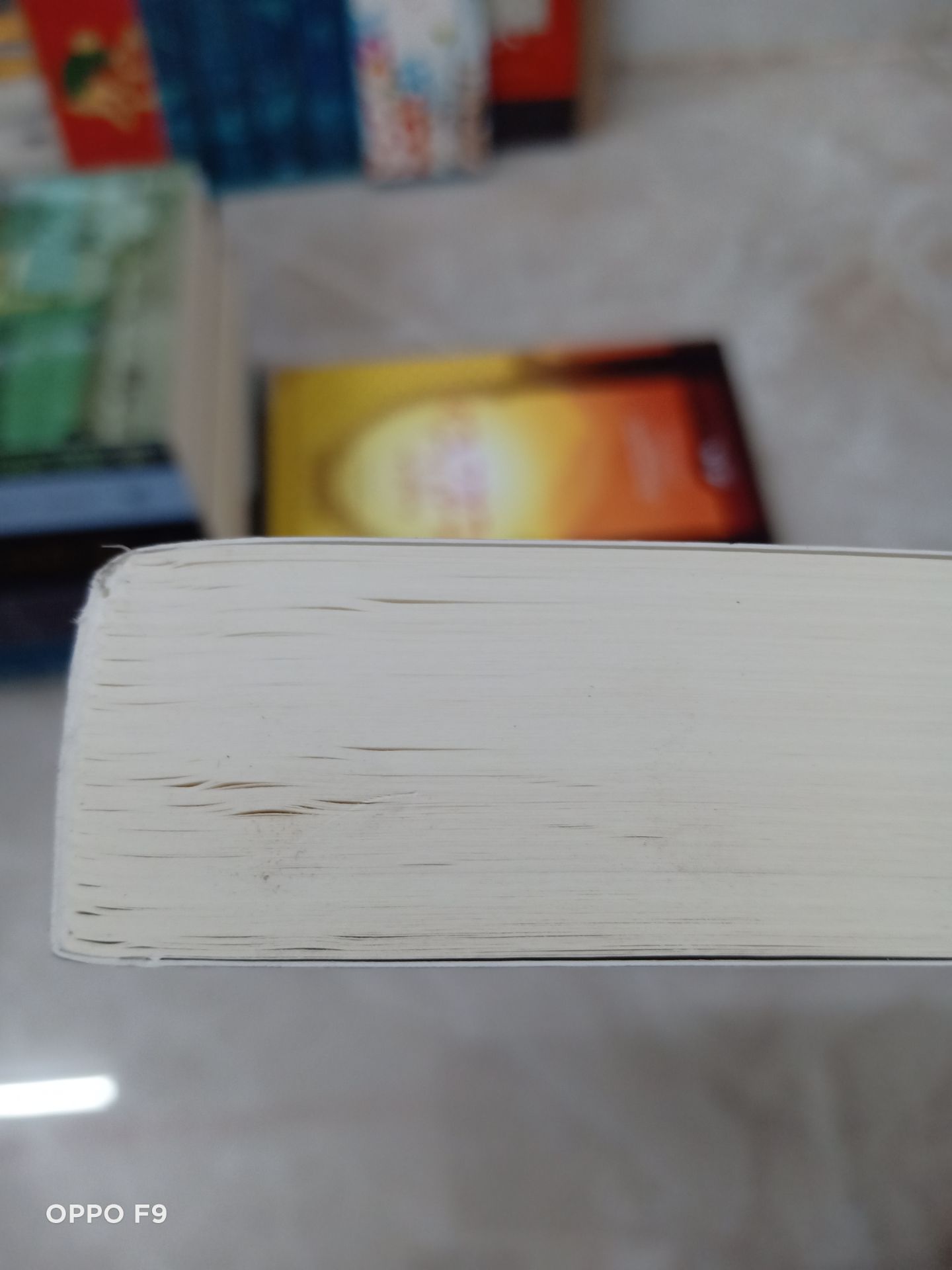 Sách của Nhã Nam rất đẹp, lỗi in thì có thể liên hệ Nhã Nam để đổi được. Quà đầy đủ, sale mạnh. Mình hơi buồn Tiki vì khâu đóng gói rất sơ sài, ko có bọc xung quanh, nên trừ điểm chỗ này. Cũng may mình mua nhiều nên vừa hộp, ko bị lỗi gáy sách mấy, nhưng cũng bị nhăn gáy sách. Khâu vận chuyển cũng làm mình sốt ruột nữa, ko thấy cập nhật gì kỹ lắm, nhưng đợt này giao đúng hẹn.