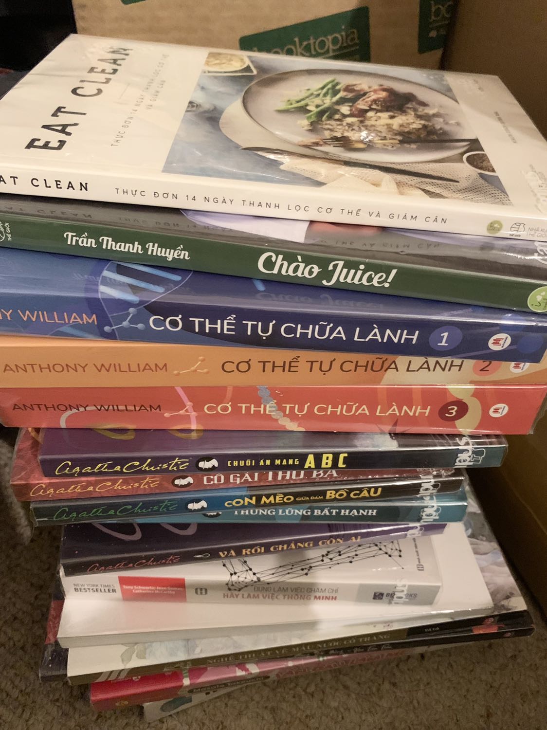 Có mấy trang công thức nấu ăn in trắng đen nên nhìn thấy không hấp dẫn lắm 😂 nhưng nội dung hay và cần thiết cho ai muốn tập sống healthy nha 👌🤗