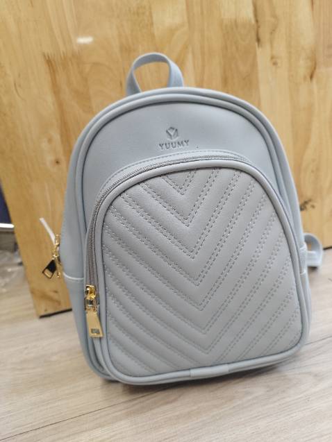 Balo dễ thương quá ạ. màu không bị chói nhìn trẻ trung .  Balo không quá cầu kì ưng lắm nha shop thank đã đóng gói cẩn thận . Mình sẽ ủng hộ shop tiếp ạ !