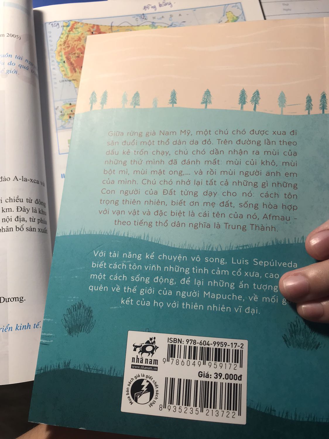 Cuốn này bìa nhìn rất xinh và phối màu khá đẹp, mình là ng lớn mua cho trẻcon đọc mà mình còn thích!!!!