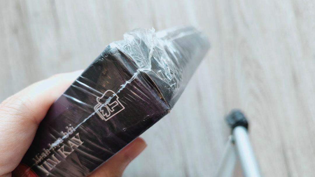 Tiki gửi hàng lỗi box dù mình đã lưu ý trước khi giao hàng. Sau khi liên hệ và đổi hàng tình trạng box còn tệ hơn