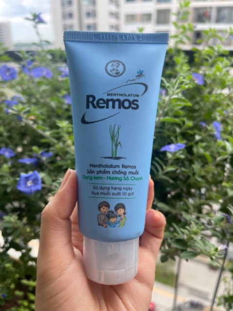 Tuýp nhỏ nên cũng dễ mang đi đây đó. Mùa này đang nhiều muỗi thì nhà nào cũng nên vài chai remos cho yên tâm