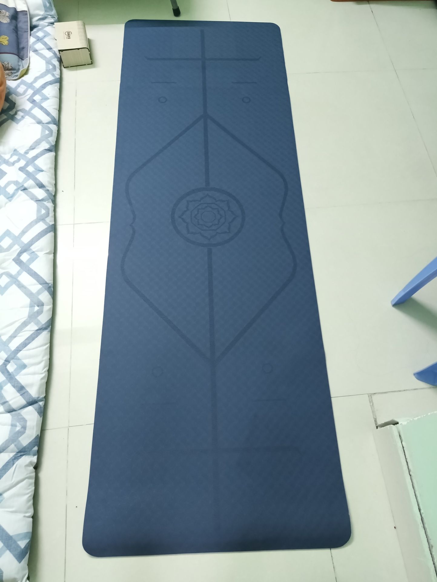 Trước giờ mình ngại mua những mặt hàng này onl vì không biết chất lượng thế nào, cứ đắng đo mãi. Sau khi đọc các bình luận của các bạn thì có niềm tin ở nơi đây nên đã đặt về 1 em. Kết quả như kì vọng, thảm giao đúng màu mình thích, có túi đựng và dây buộc tiện lợi, giao cho mình sớm hơn 1 ngày so với dự kiến. Cảm ơn shop, có cơ hội mình sẽ quay lại ủng hộ^^