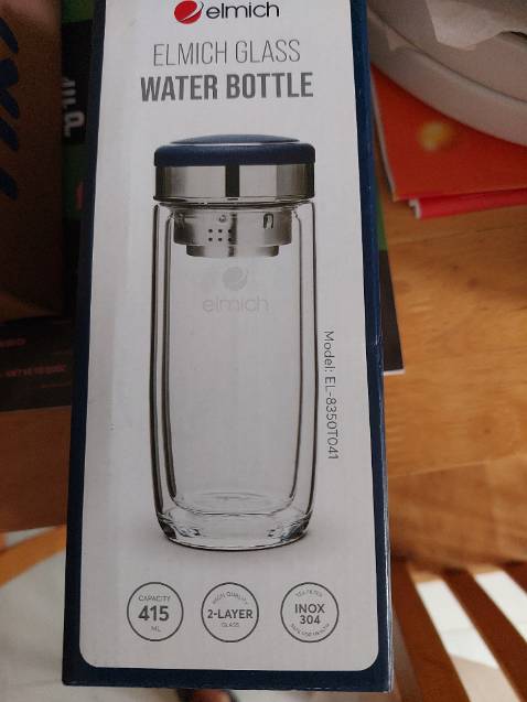 Bình thủy tinh 2 lớp có lọc, hơi ngắn, do vậy phải đổ nước đầy.