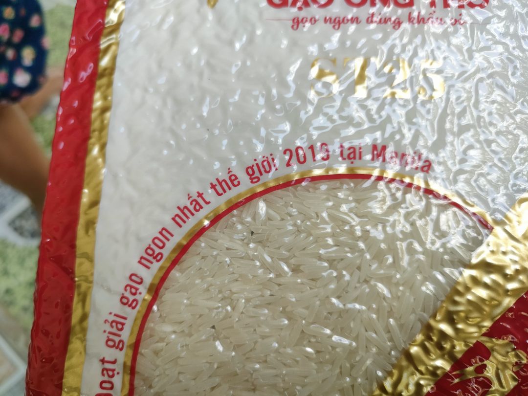 gạo nhìu bụi và sạn không biết ăn ngon không