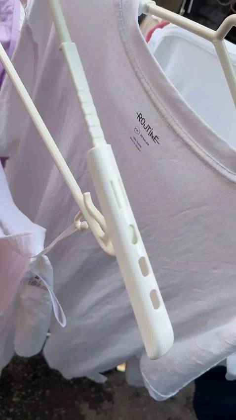 Giao đúng hàng inochi mình đặt . Khung móc dầy dặn và cứng cáp, có sẵn móc treo thêm 2 kiểu nên rất tiện lợi. Shop giao hàng cũng nhanh. Sẽ ủng hộ khi cần mua thêm