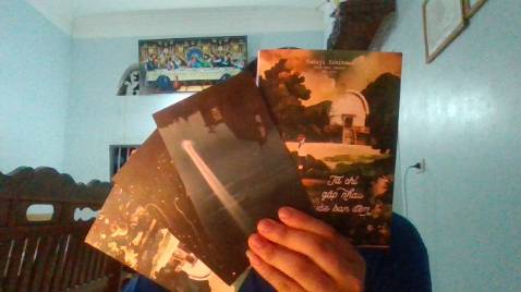 sách đẹp, mới, còn nguyên seal, quà tặng đầy đủ, giao hàng cực nhanh ( đặt trưa hôm trước sáng hôm sau đã có hàng rồi )
mọi người mua ủng hộ nha