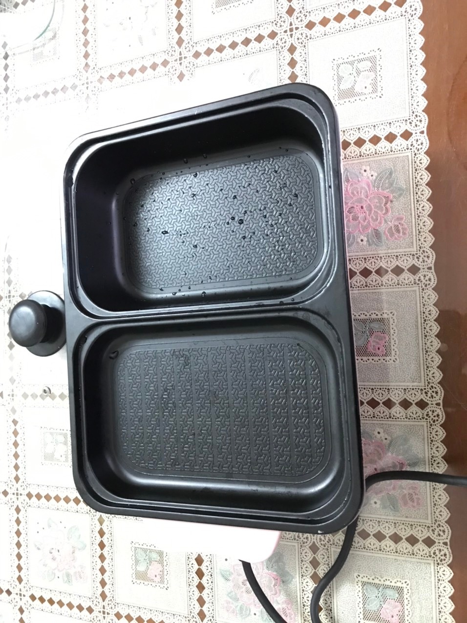 Bếp này về dùng không được: Cắm có vào điện nhưng phần lẩu  và phần nướng chỉ hơi nóng
Đề nghị đổi bếp khác