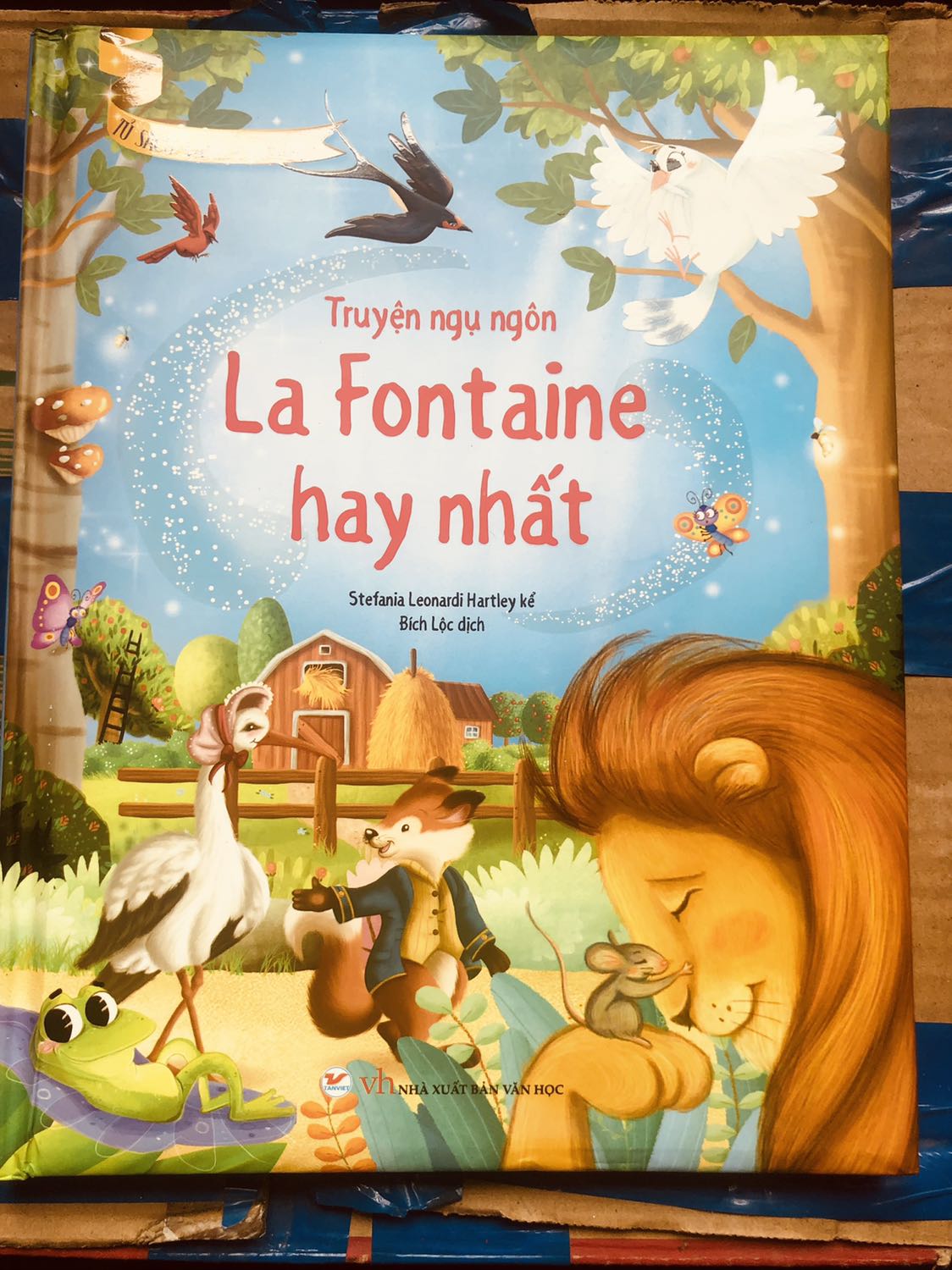 Sách được đóng gói cẩn thận và giao nhanh; in đẹp, rất thích hợp cho các cháu. Dù sao đây cũng là một số chuyện được tuyển chọn. Cám ơn TiKi và nhà sách.