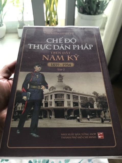 Tiki giao sách rất nhanh, sách đóng gói tốt và bọc BookCare đảm bảo chất lượng.