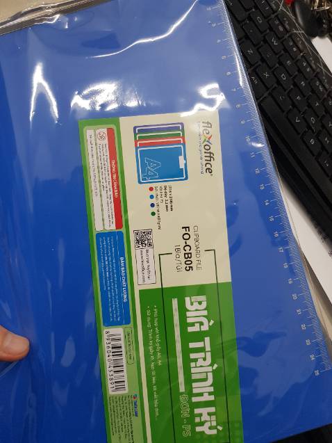 Chất lượng cảm nhận tạm ổn. Kẹp được đâu đó đến 100 trang giấy. Tuy nhiên mép phải nên bỏ thuớc kẻ cm đi, trông sẽ ổn hơn