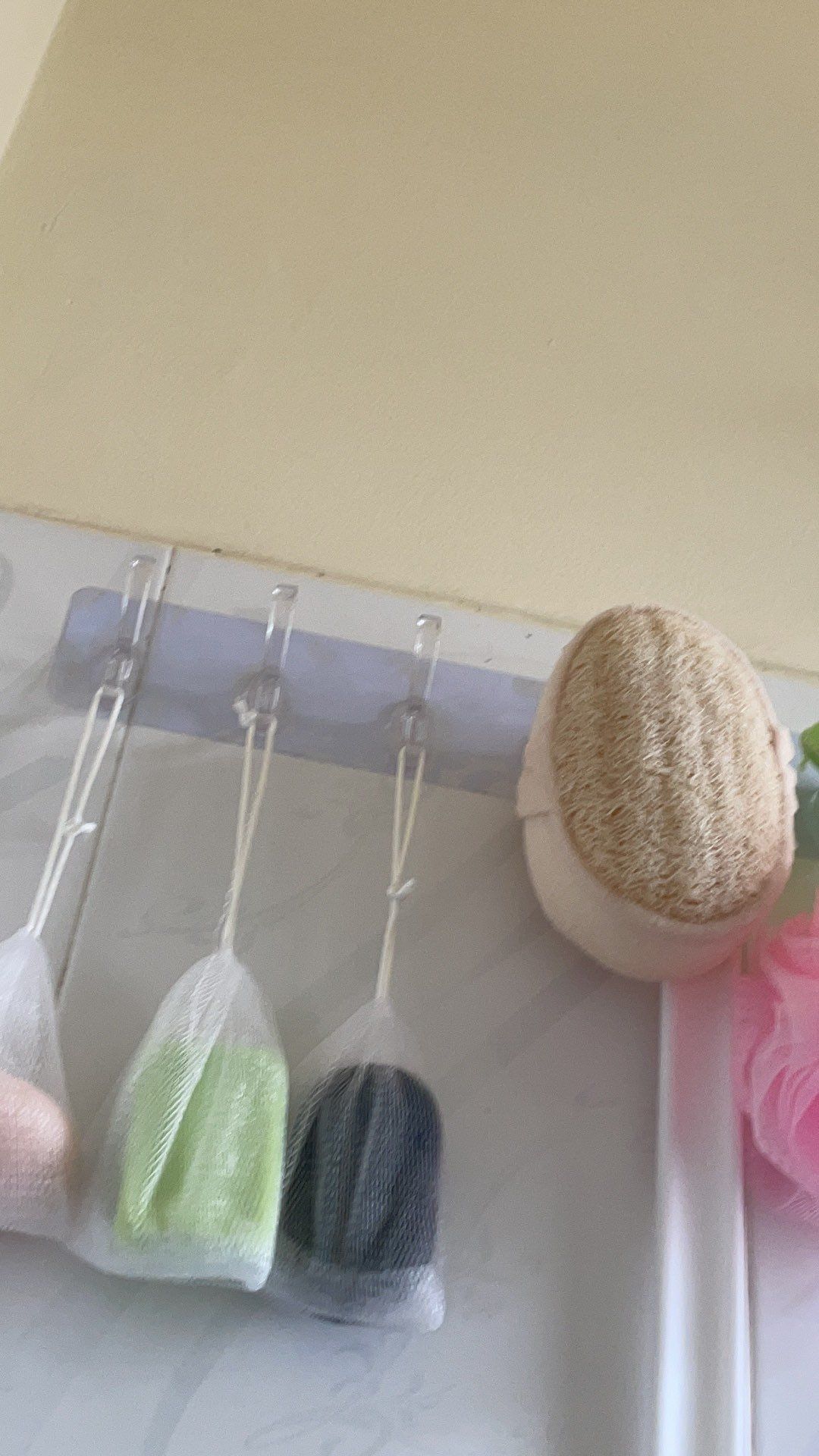 Keo dán chắc chắn, giá oke mà chất lượng sp tốt, giao hàng siêu nhanh, shop dễ thương