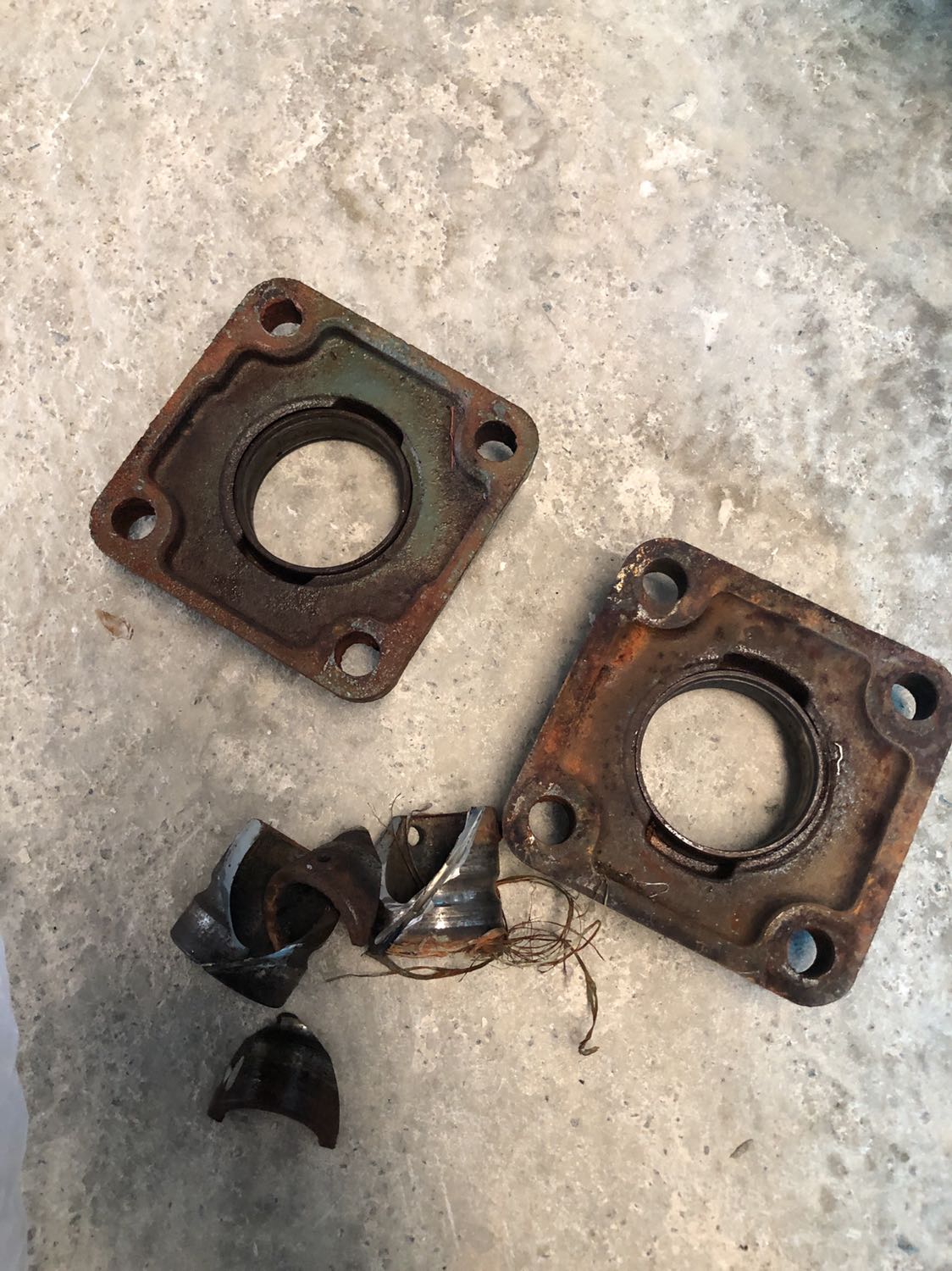 Keo Chỉ có 2/3 lọ, không biết có phải quy cách của nsx hay có lý do khác Keo Chỉ có 2/3 lọ, không biết có phải quy cách của nsx hay có lý do khác