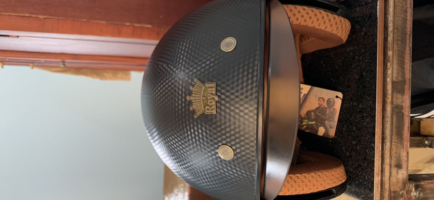 Nón vừa, tuy nhiên tấm lót nón may không kỹ, bị bung ra.