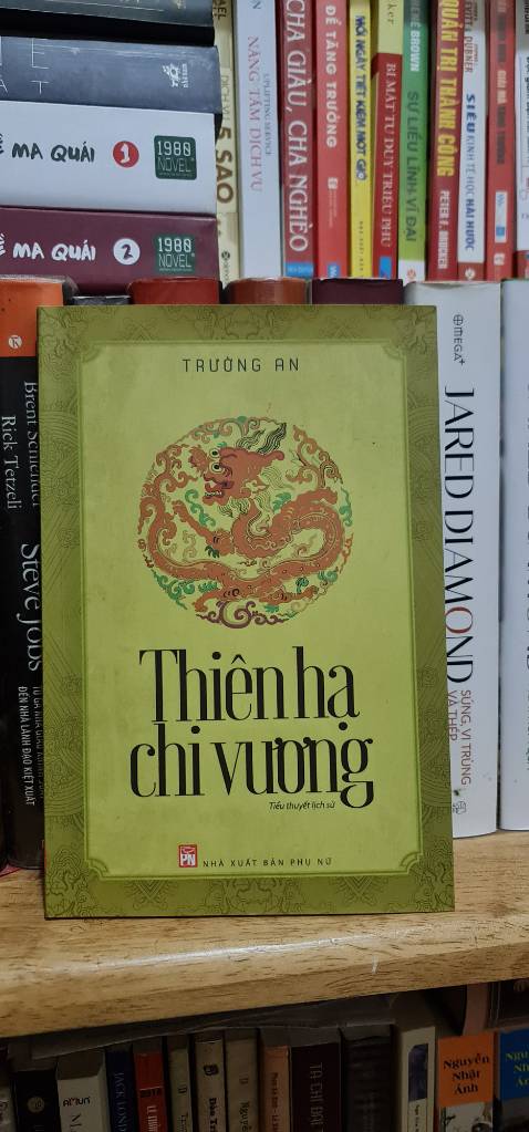 Truyện đọc kiểu hơi hướng của nhà văn Lưu Minh Sơn, cho nhân vật tự sự nhiều quá, mạch truyện chậm, đọc không hứng thú. Nói chung mình không thích cuốn này.