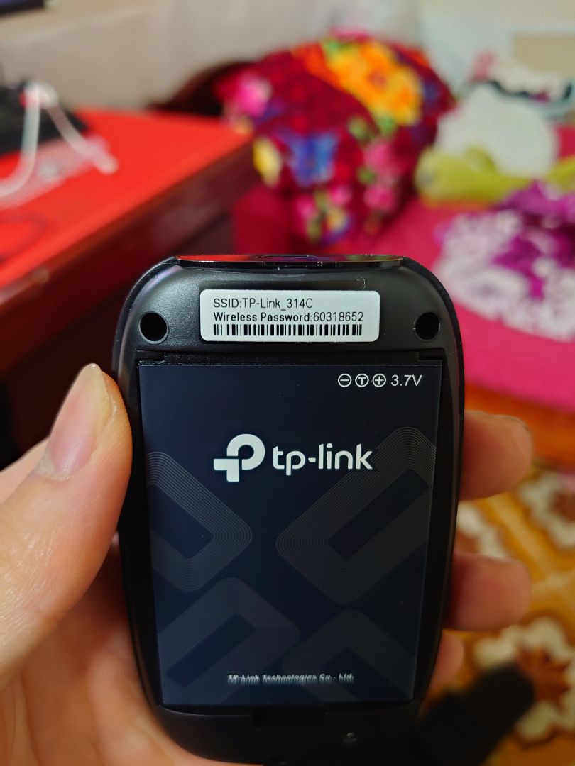 hàng này led hiển thị pin là ánh sáng nhé người ta khắc nhựa màu trong bên trong là led xanh