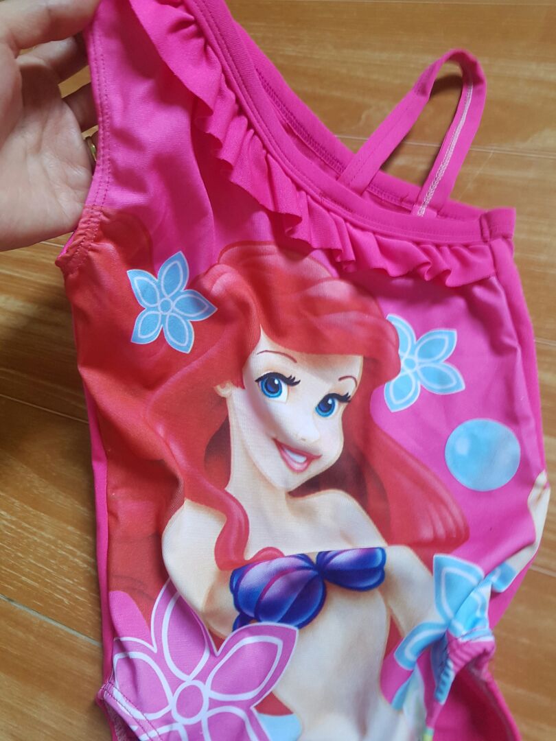 đồ bơi bé mặc dễ thương lắm. bơi lội cũng thoải mái nữa nha