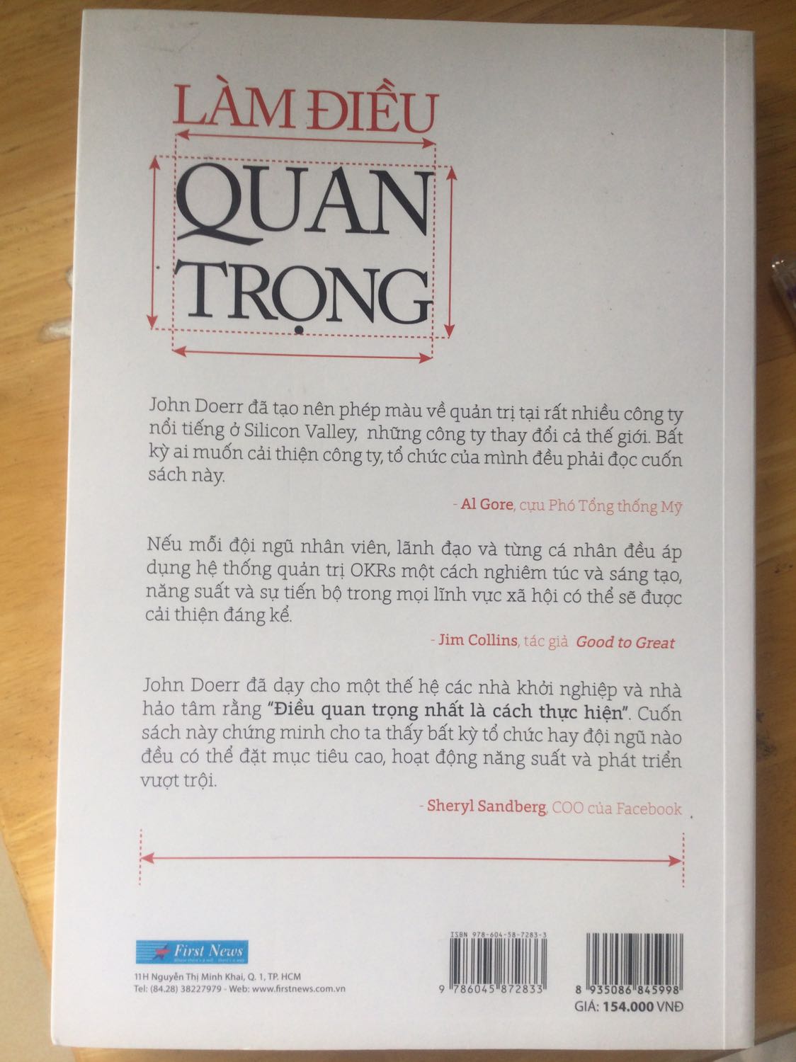 Cuốn sách này không phải là sách kỹ thuật, cũng không phải là sách hướng dẫn OKRs (Objectives and Key Results), mà nó chỉ là cuốn sách kể lại những câu chuyện thành công. 
Như lời tác giả, trên mạng hay trên giấy sách đã có nhiều bản in về phương pháp triển khai OKRs. Và cuốn sách này, chỉ là tổng quát OKRs đã thành công ra sao. Bằng những câu chuyên thực tế mà tác giả đã trải nghiệm, cuốn sách sẽ khơi gợi cho người đọc một cái nhìn tổng quát, va mong muốn háo hức để bắt tay vào thực hiện. 
Phù hợp với hầu hết mọi người, cho công ty để hoạch định chiến lược, cho phòng nhân sự để tổ chức đội ngũ, cho cá nhân để kế hoạch cuộc sống… cuốn sách thật sự đáng để đọc, dù chỉ đọc lướt qua. 
Đặc biệt, rất hữu ích cho những công ty nhỏ muốn vươn lên.
Đánh giá 8/10