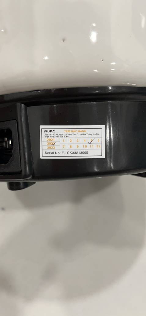 - Thắc mắc 1: mình mua 3 ấm, mỗi ấm đều được tặng kèm 1 gói khăn giấy => tổng cộng là 3 gói, nhưng mình chỉ nhận được 1 gói.

- Thắc mắc 2: mình mua tháng 7 nhưng tem bảo hành lại đánh dấu là tháng 5?

- Nhận xét sản phẩm: trọng lượng vừa phải, không bị nặng quá. Nắp có khấc gài như của Gali chứ không như nhiều loại khác không có khất gài rất bất tiện. Lõi đun được tráng 1 lớp gì đó trơn và mịn nên không bị bám thuốc, rất dễ lau chùi = vải mềm; còn của Gali và Trường An thì được tráng = 1 lớp gì đó nhám, bị bám thuốc nhiều, mình phải lấy cước sắt để chà => bong hết lớp tráng.