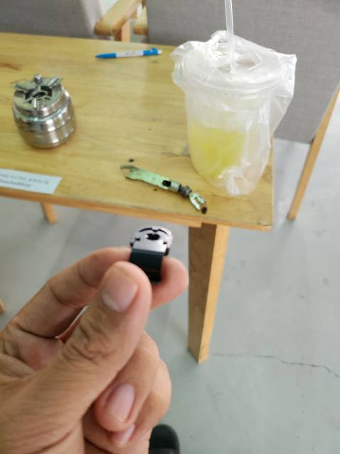 Cầm rất vừa tay và chắc..dùng cho nam nên thấy rất oke