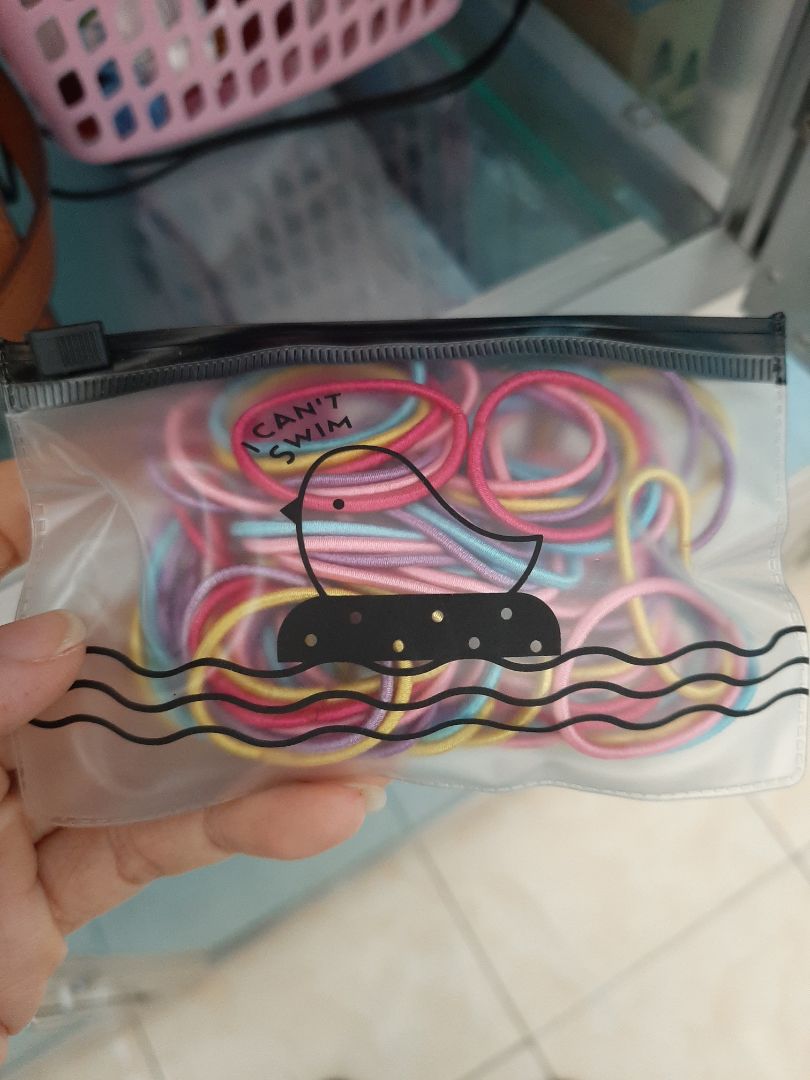 Màu sắc ko giống hình, mjnh già rồi mà cột mầy màu này sao được. Hình tren tiki là màu tối: nâu, đen, xám..Nhờ Tiki xem lại!