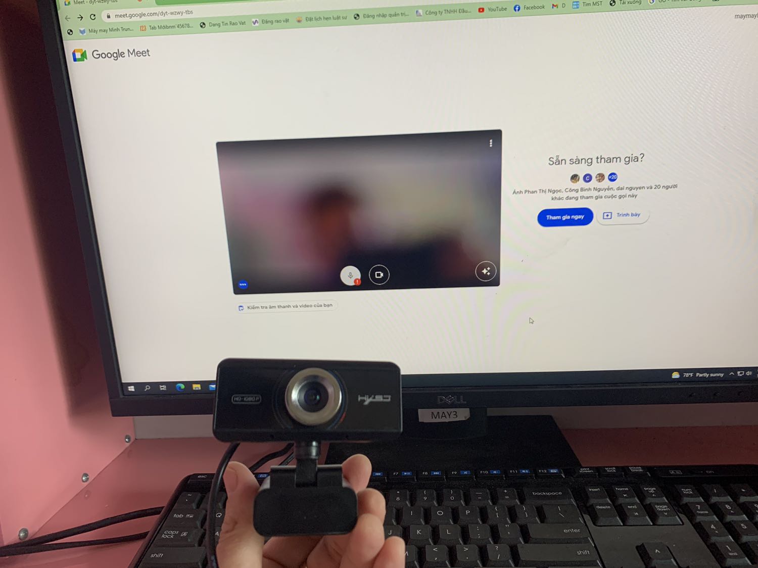 Sản phẩm lỗi, không xài được! Hình mờ như sương không thấy gì, mic thì lúc có lúc không. Hàng không như quảng cáo. Đề nghị thu hồi sản phẩm và hoàn tiền