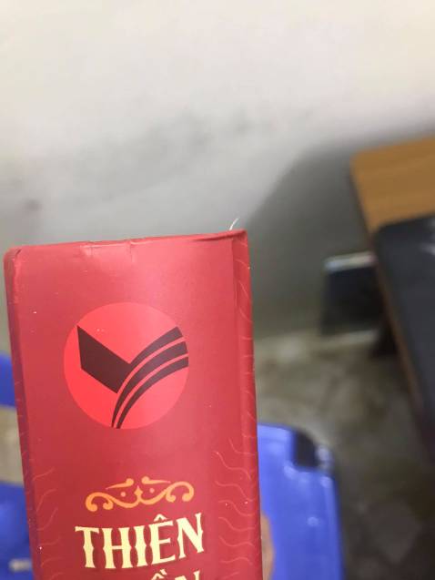 Đóng gói không cẩn thận, sách bị móp góc, dính keo, hỏng bìa
Mình đề nghị Tiki nên xem lại khâu đóng gói sản phẩm : luôn luôn chỉ có mỗi cái hộp trống không, không bao giờ có túi chống sốc như *** hay ***
Mình mua sách để có được quyển sách tốt nhất và đẹp nhất với trải nghiệm tốt nhất chứ không phải đi xin để có một trải nghiệm không vui như thế này