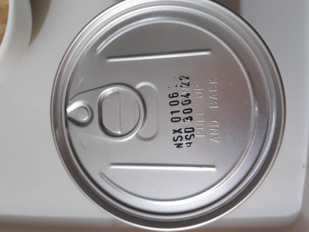 Định lượng thật có 80g thôi. Tính ra  400k/kg. Hộp và túi chống ẩm là 70g gần bằng định lượng chà bông. Với giao mình hộp thiếc như vầy ko có nắp, khui ra là phải ăn hết luôn 1 lần hay sao trời?