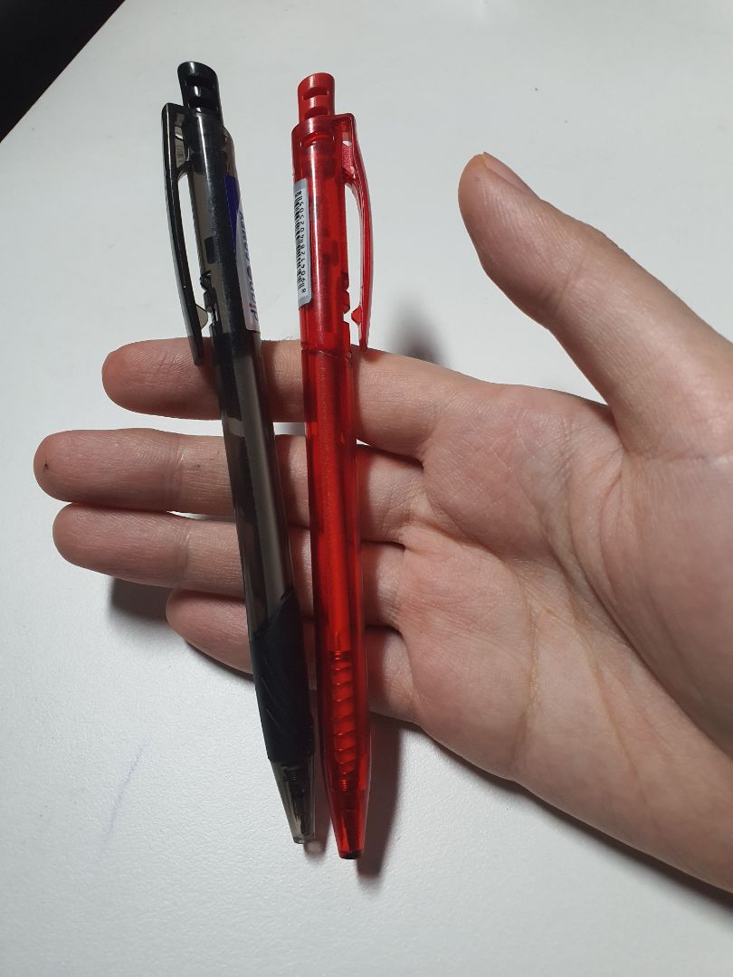 Viết sài tốt, màu như mực nước rất đẹp, giá lại rẻ, đáng mua.