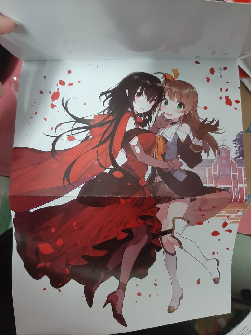 bìa: bede :)))
đóng gói cẩn thận hơn mấy lần giao hàng khác, có bị df bìa do huy hiệu đè vào
truyện rất đẹp và bede, xincamon :)))