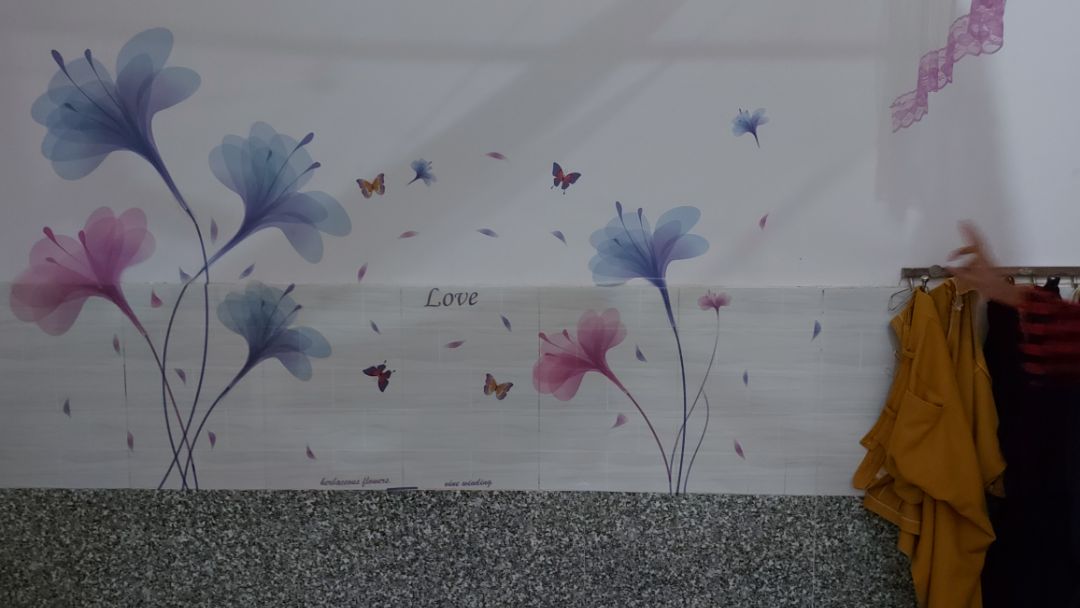 Bình thường, nếu tính diện tích dán thì cũng không rẻ chút nào