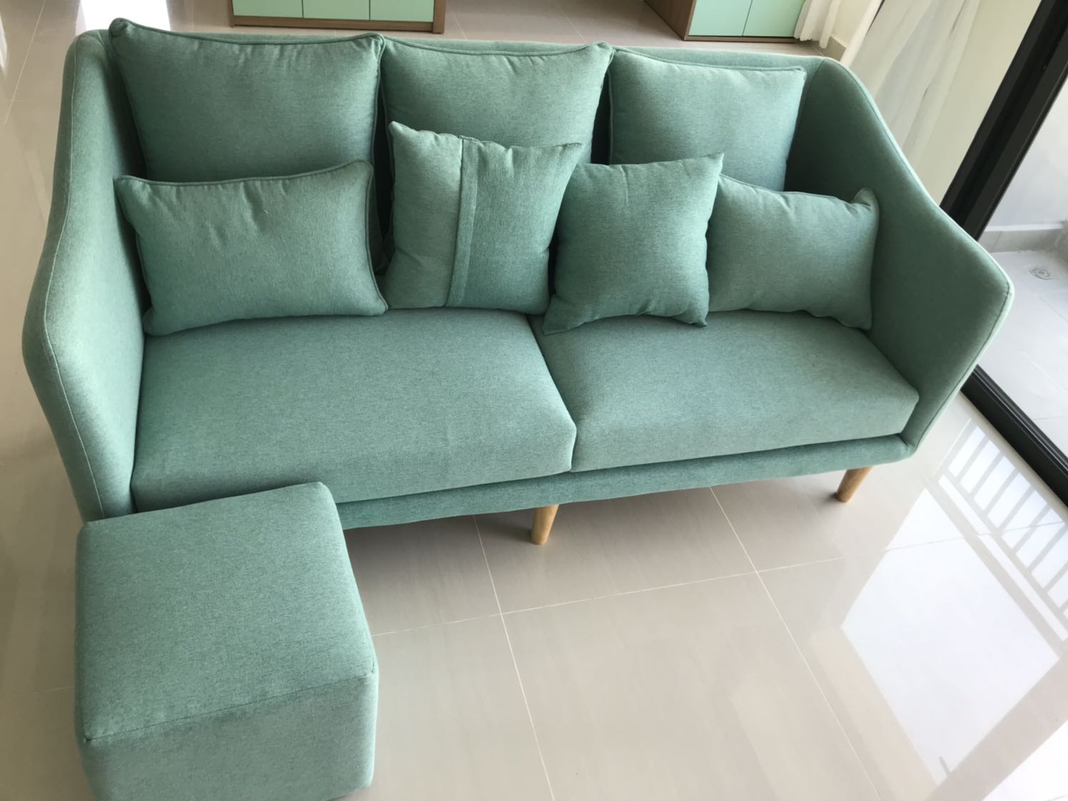 Sản phẩm k như màu lựa chọn. 1 chân bị chênh