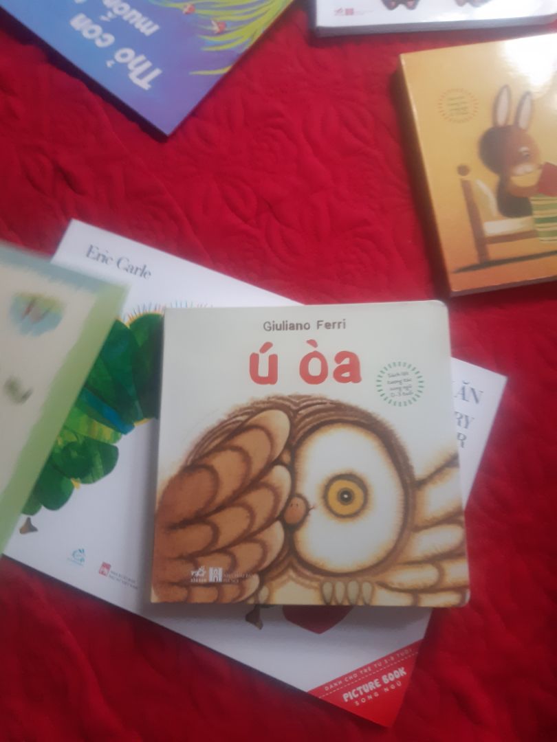 mình đọc trước khi ngủ cho bé có vẻ bé thích