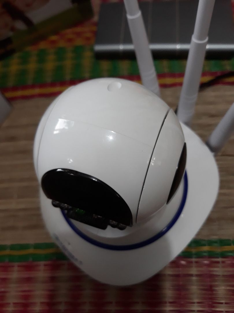 thiết bị không giống mô tả không có khe cắm thẻ nhớ nguồn lúc nhận lúc không,mối giáp hở nhiều