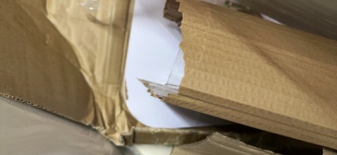 Tui mua 2 cai bàn mà 1 cai bị dập 3 góc bàn. Tui muốn dc đổi 1 cái bi dập