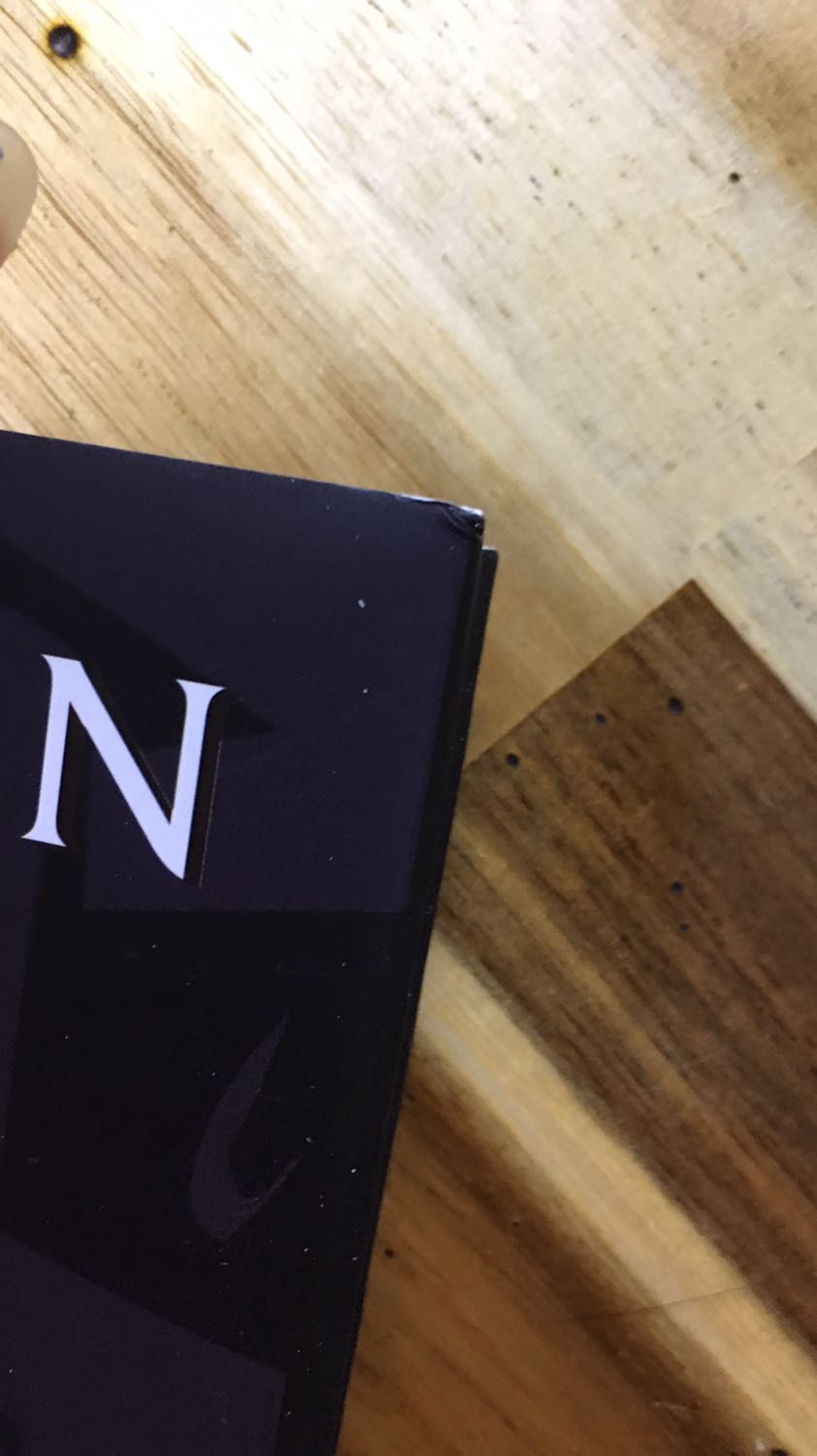 Sách bìa cứng nên ok lắm nè mà giao cho mình bị móp góc nha nội dung thì không cần bàn cãi gì về độ hay