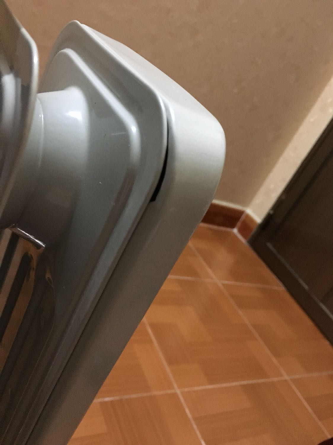 Giao hàng trong vòng một nốt nhạc
Nhanh và dịch vụ tốt
Về phần máy thù đóng gói cẩn thận đúng sản phẩn có điều là hàng chưa được chuẩn vì có mấy lỗi nhỏ trên thân máy.
Nếu so với mua ở ngoài thì ko được chuẩn banhwf
Chất lượng vì đang dùng được 2 ngày nên chưa biết có ok ko