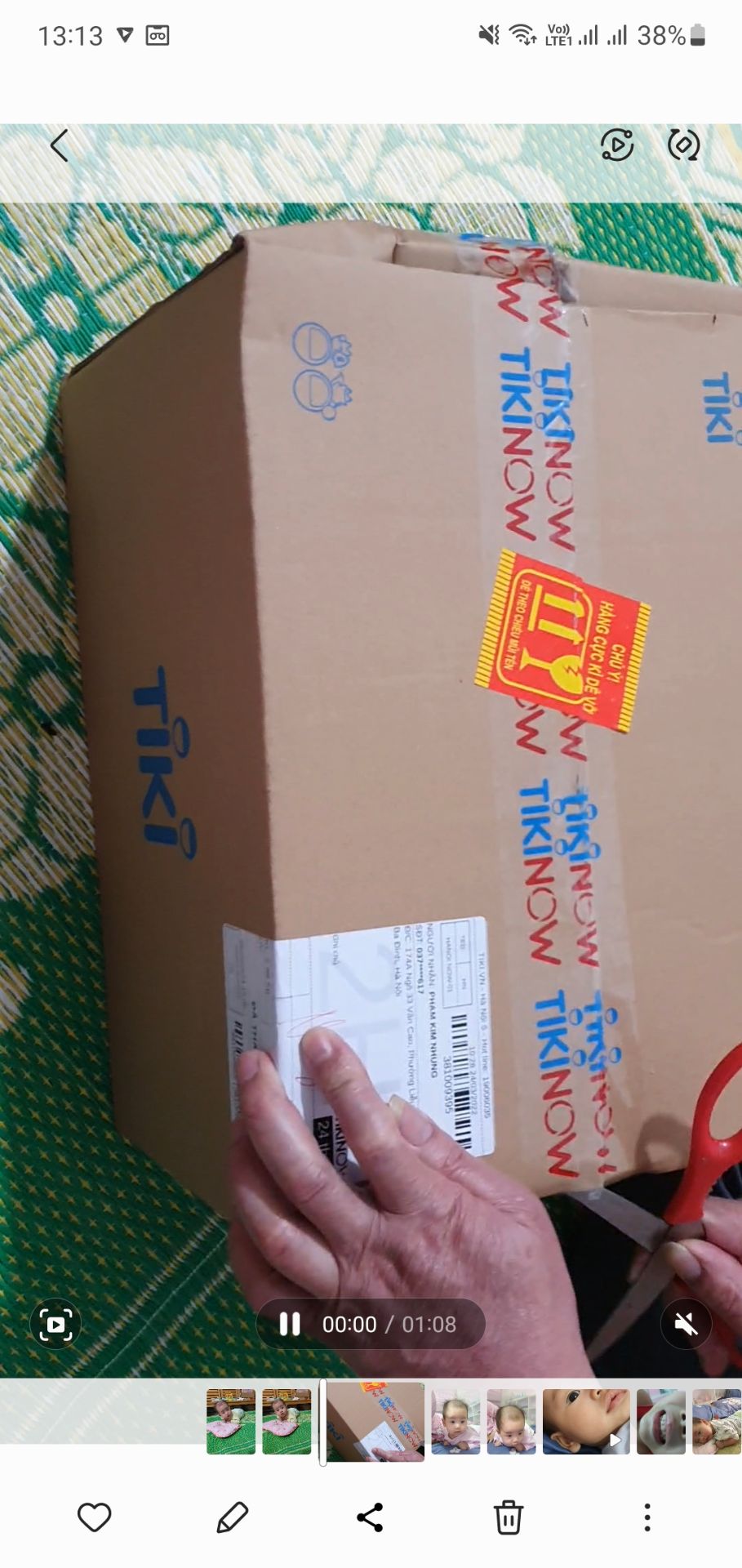 Chảo cầm nặng và chắc tay. Màu đen nhìn đẹp và sang. Trừ hết khuyến mại còn 278k. Mình dùng dịch vụ tikinow 2h nên giao hàng siêu nhanh, đóng gói cẩn thận. Nói chung ưng ý với Tiki Trading. Bác hàng xóm nhờ đặt mua luôn cái nữa.