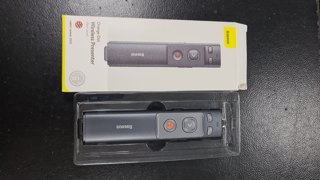 chấm laser khá nhỏ nên chỉ lên màn hình tivi bị mờ.