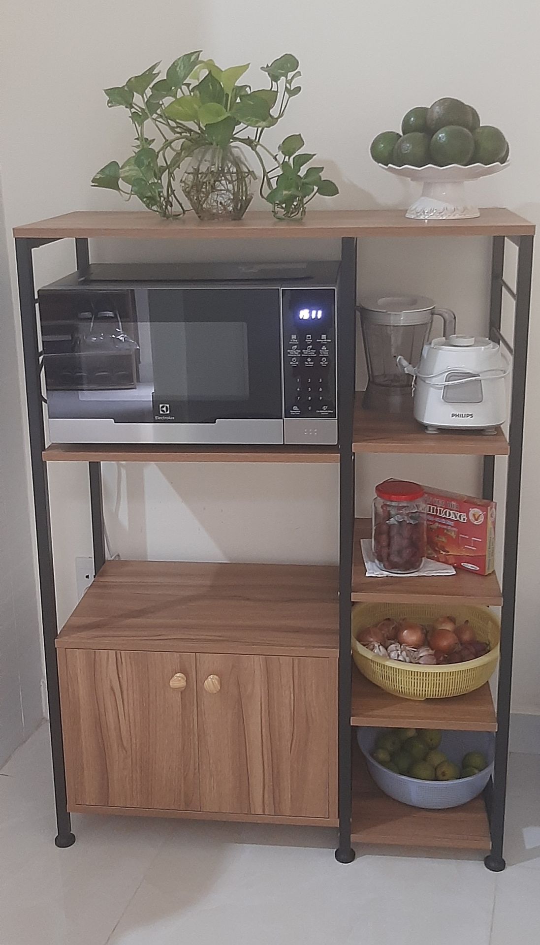 shop hỗ trợ lắp ráp rất nhanh và chuyên nghiệp. Kệ đẹp như mô tả.