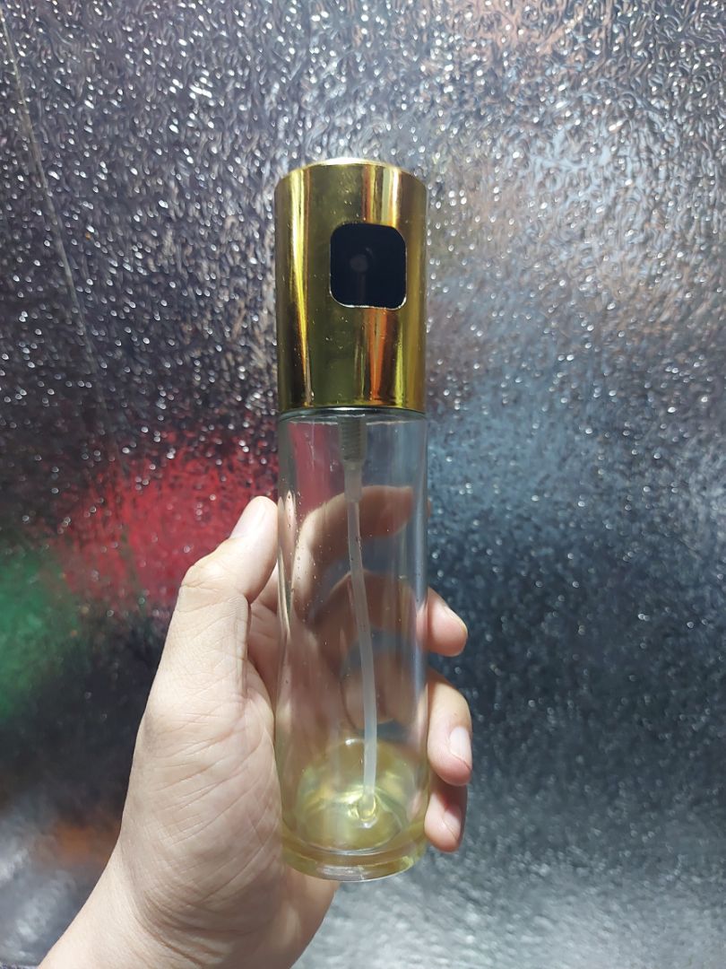 Khá ổn. Tuy nhiên khi mới mua về cần tháo ra để ráp lại lổ xịt ngay chính giữa. Phần bình thủy tinh khá ok, phần nắp bằng nhựa tương đối ổn. Xịt khá mịn và giúp sử dụng rất ít dầu trong việc chiên xào.