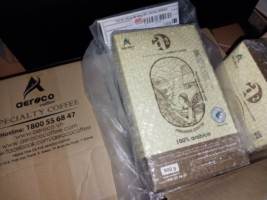 Hoàn hảo. Mua làm quà tặng. Cà phê đoạt giải, mới rang. Đóng gói nhiều lớp cẩn thận, bao bì lịch sự, giao hàng siêu nhanh
