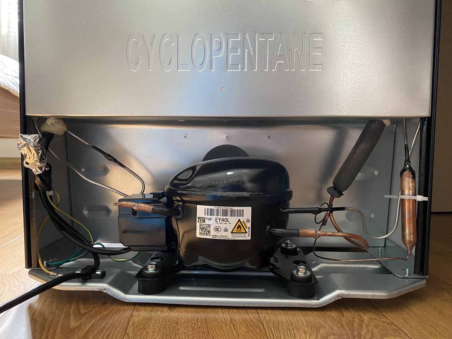 Máy chạy khá ổn sau 1 tháng dùng, đủ lạnh, ít đóng tuyết sau 1 tháng. Tiki giao hàng siêu nhanh