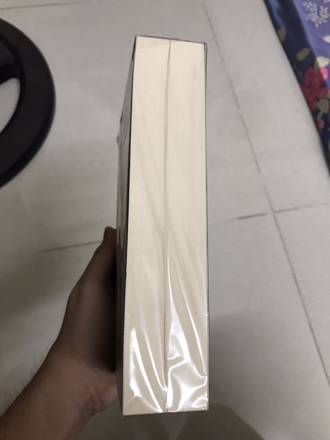 Sách dày, giấy tốt. Có bookcare và hoàn toàn mới, rất hài lòng.