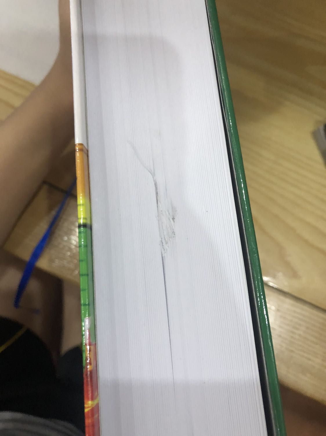 Những bạn nào đam mê hoá thì cần có 1 quyển. Nhưng sách giao có vấn đề về hình thức